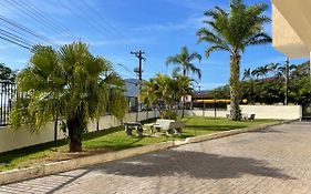 Apartamento Ubatuba, Itaguá, bem localizado, duas vagas de garagem